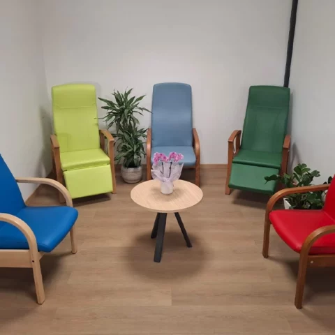 Progetto Deus Design per comunità assistita con arredi durevoli